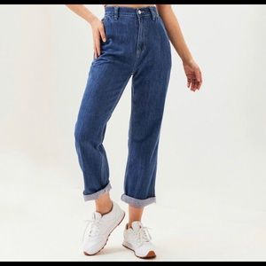 Medium wash mom/boyfriend/“carpenter” jeans